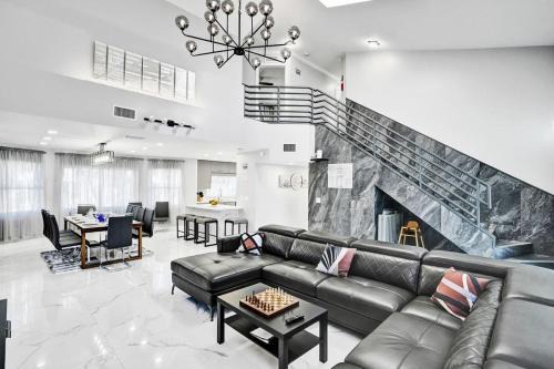 Ultra-Luxury 5BR Villa Heated Pool near Beach