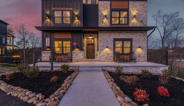 Ultra Luxury-6Bed-Roof Top-Game Rooms-Indoor Pool-Hot Tub-Arcades-Wet Bar-Bunks