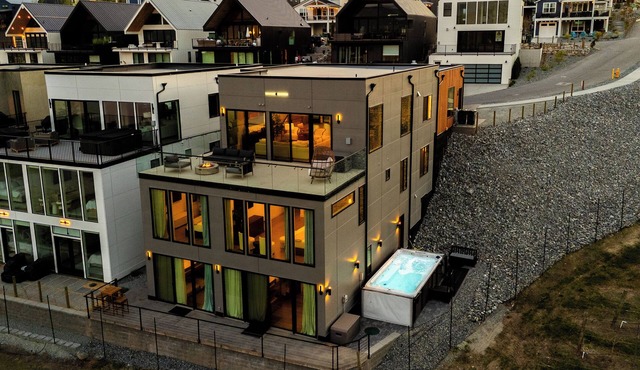 Ultra Luxury Chelan Lake House w/Sauna, Steam Room, Cold Plunge, and Hot Tub