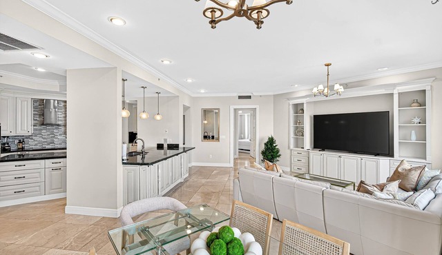 Ultra-Luxury Jupiter Condo!4 En-suite bedrooms! 100 Yards to Ocean! Game Room!