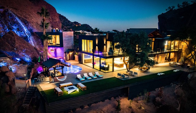 Ultra Luxury Villa on Camelback Mountain - w/Pool, Waterfall & Fire Lounges