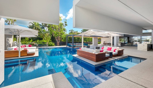 Ultra Mega Resort Waterfront Mansion