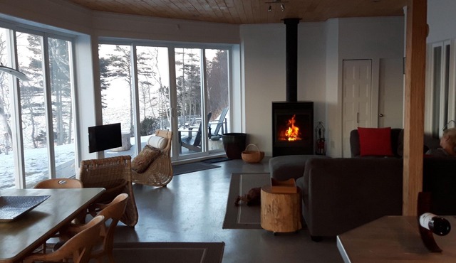 Ultra-modern riverside villa Exceptional view Deserted beach 1.5km