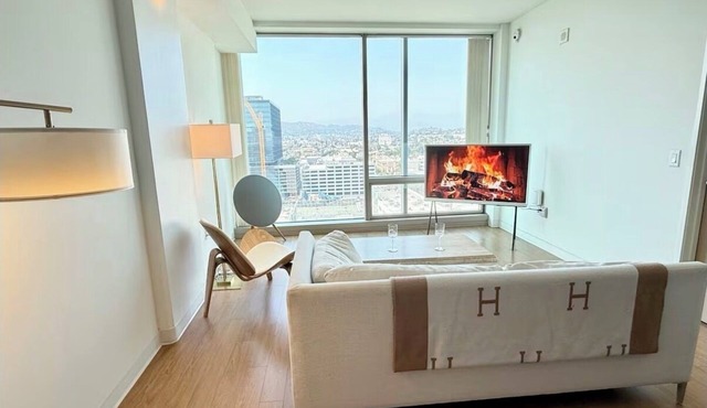 Ultra Modern 1BD 1BA Flats in heart of LA - true gem