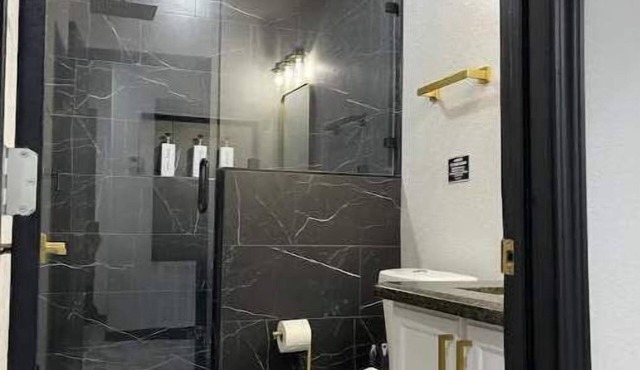 Ultra Modern 2 Bedroom 2 Bath Home Centrally Located!