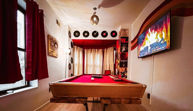 Ultra Modern | 3BR + Pool Table | Patio & Balcony