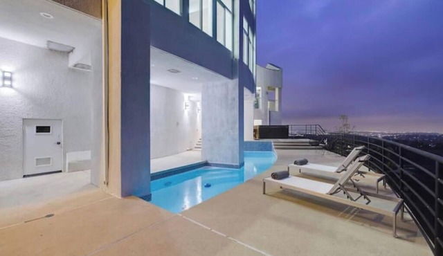 Ultra-Modern 6BR Mansion LA View and Pool
