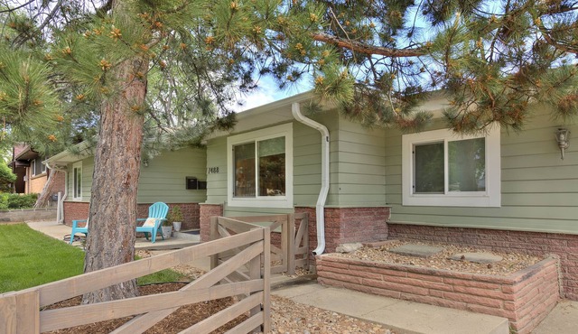 Ultra-Modern Chic, 20 minutes to Downtown Denver!