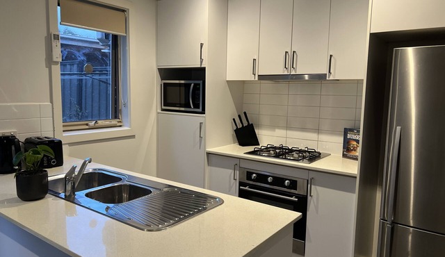 Ultra Modern Home 20 Mins From Airport