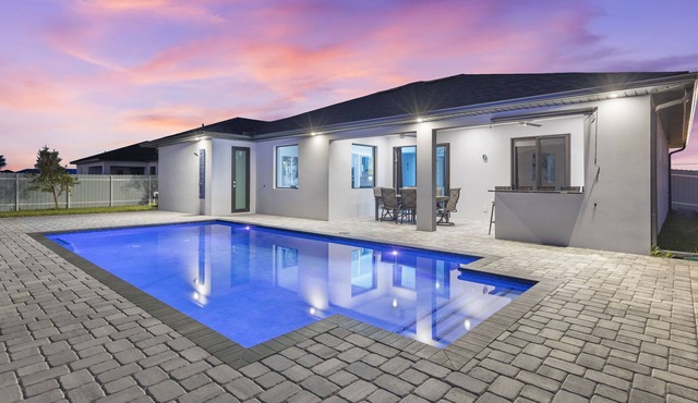 Ultra Modern Home w Heated Salt water Pool pet friendly