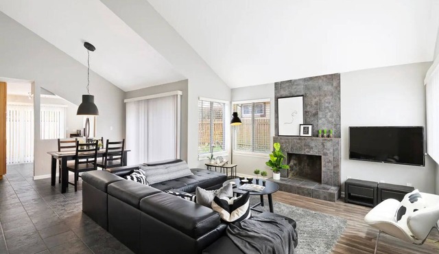 Ultra Modern Home Within Minutes of Speedway!