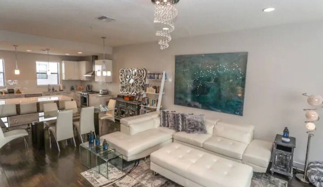 Ultra Modern Pool Home w/Rooftop Private HOTTUB BBQ Grills Ray James Stadium