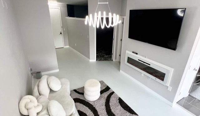 Ultra modern stylish LOFT close to everything! Parking, balcony, fireplace, Wifi