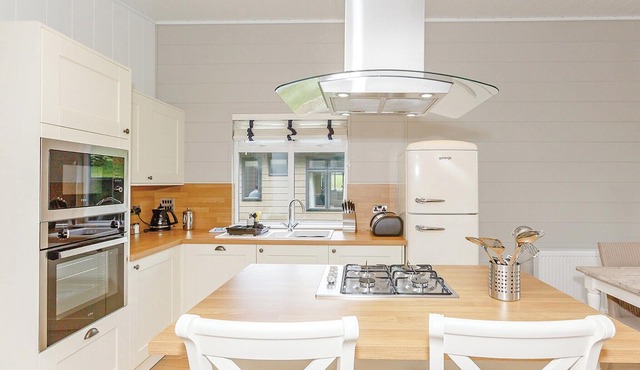 Ultra spacious luxurious lodge set in a secluded corner within the park.