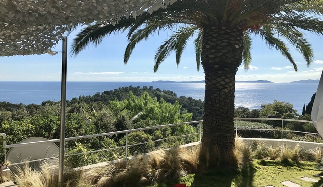 Ultra-stylish villa, stunning views, fabulous 12m pool. Perfect for families.