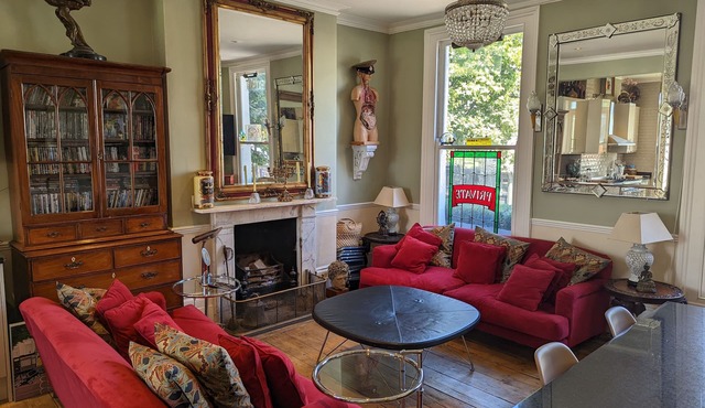 Ultrachic Georgian Townhouse In Central London