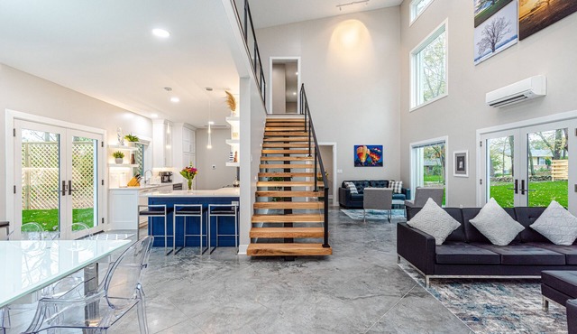 Ultramodern Net-Zero Briarwood Estate heart of Columbia MO