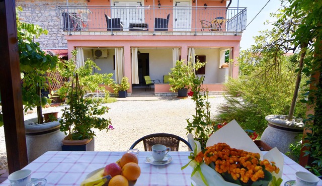Umag-Đuba apartment, close to the sea, quiet area, barbecue, Wi-Fi