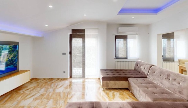 Umag Hideaway: Gogi Apartment, Cozy Haven with Private Terrace!