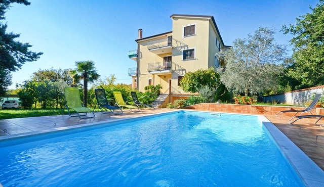 Umag Valica couples apartment, near the beach, with swimming pool, barbeque