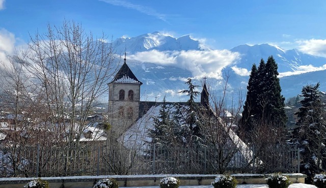 Un Étage Complet Dans une Tour Médiévale Rénovée au Cœur du Pays du Mont-blanc