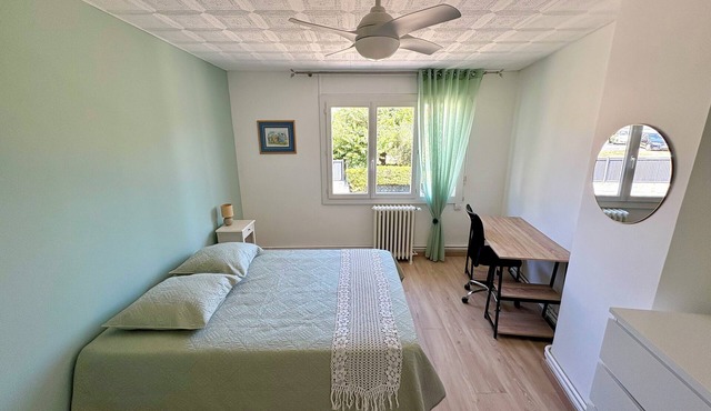 Un air de Marseille, haut de villa, Avec une terrasse et jardin