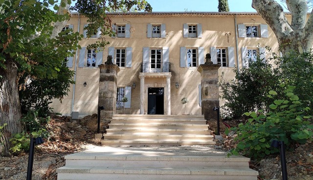 Un Château Viticole du Xixè Siècle Pour Votre Séjour Dans le Sud de la France