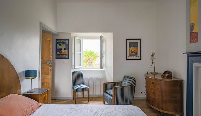 un Manoir du Xviième à Proximité des Plages et du Port, 4 Chambres, 7 Couchages