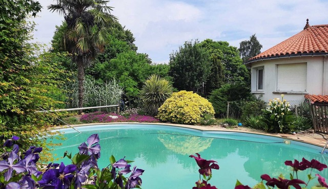 Un Petit Coin de Paradis à la Campagne