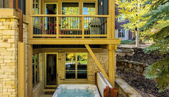 Unbeatable Location, Hot Tub, Luxury Townhome Park City Silver Star Ultimate! Ski In- Out!