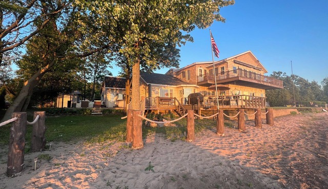 Unbeatable location on the beach, walking distance to The Village of SylvanBeach