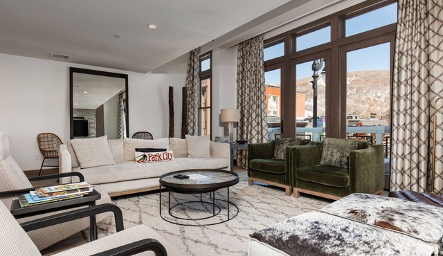 Unbeatable Location - Walk to Everything! Deck, Hot Tub, BBQ at Park City Penthouse on Main