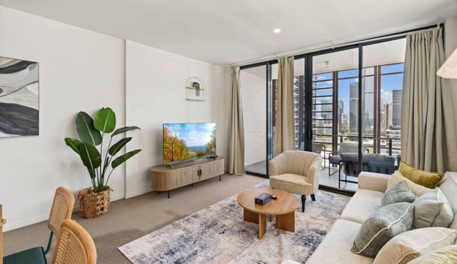 Unbeatable River & CBD Views Pool/2Car/Prime Spot