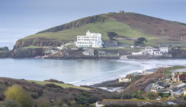 Unbeatable views! 2 bed apartment, Burgh Island on the beach!