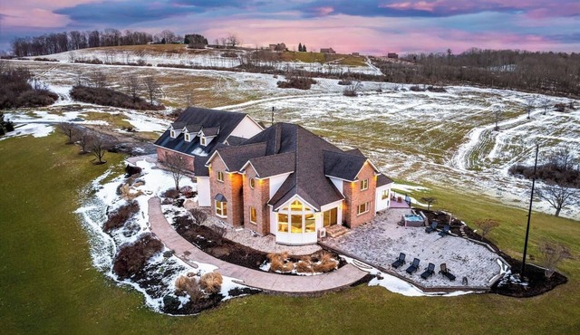 Unbeatable View, Pickleball, Hot Tub, Arcade, Pond