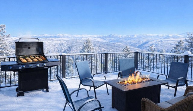 UNBEATABLE VIEWS + Hot Tub + Fully Stocked + Pet Friendly!