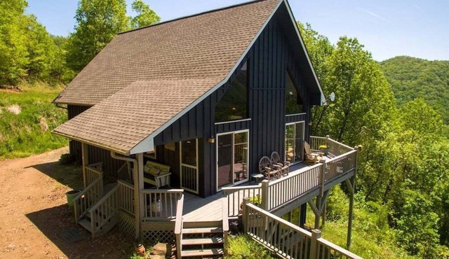 Unbelievable-Gas Fireplace-Hot Tub-*4x4 Needed!*