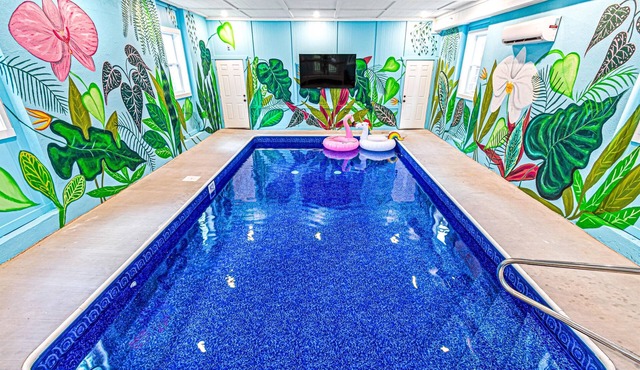 Unbelievable Luxury: Themes, Pool, Spa, Golf, Games, Popcorn and Movies