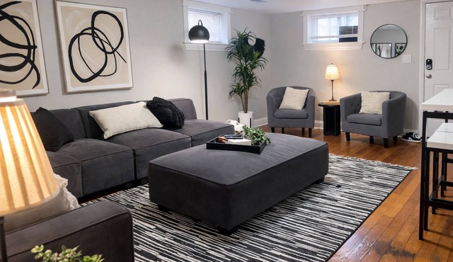 UNC Cozy Bungalow | Fire Pit, Grill & Hammocks
