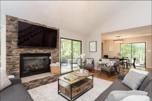 UNC Game Day Retreat, Hot Tub, Near Stadium and Franklin St