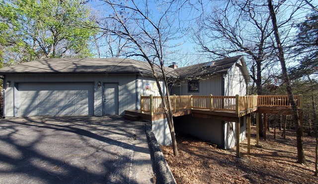 Uncle Arnie's-Beautiful Lakefront Easy Walking Path to Lake