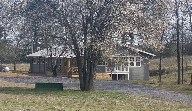 Uncle Bill’s Place- Newly remodeled farmhouse close to CMA, room for everyone