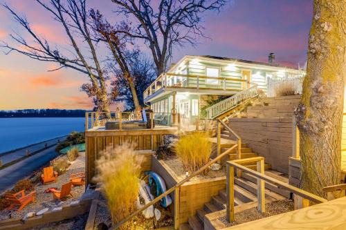 UncleLarry's Lake Place, Sleeps 10 & Hot Tub