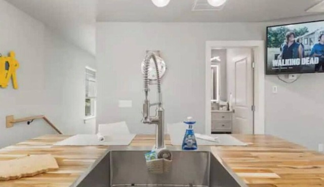 Uncontainable Style-Sleeps 7