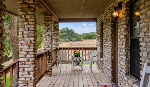 Under New Management! THE PORCH CABIN @ Camp Verde Springs