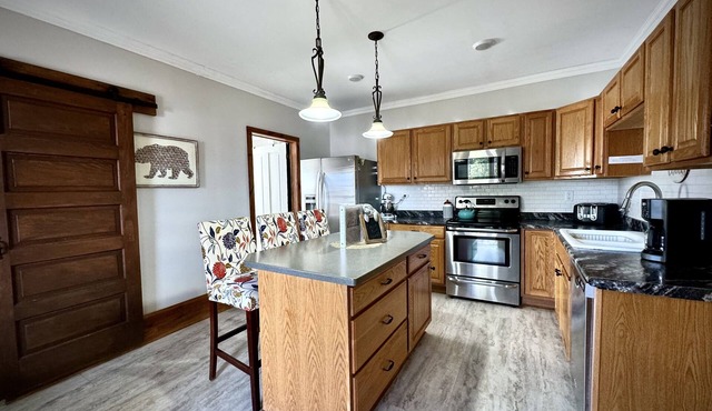 Under New Management! Historic Home Near Wi Dells, Baraboo, Lake Wi & Golf
