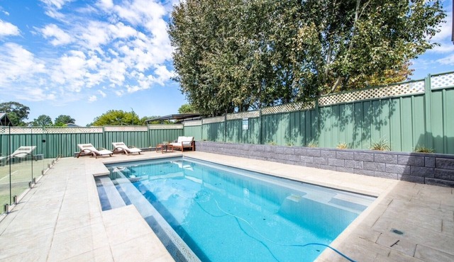 Under the Grapevines with Pool & BBQ