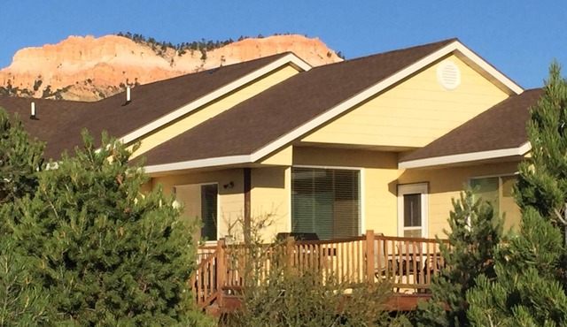 Under the Rim Main House with Detached Cottage. Sleeps 10 in beds.