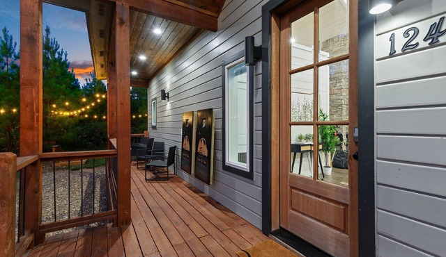 Under the Stars: Secluded, Hot Tub, Firepit, Pets, Games