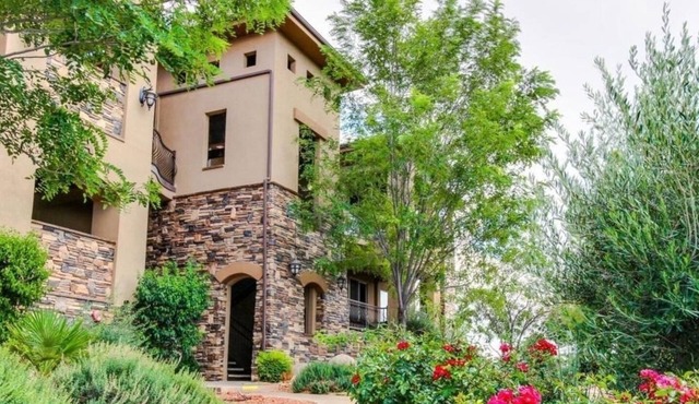 Under the Tuscan sun - your Italian villa awaits!